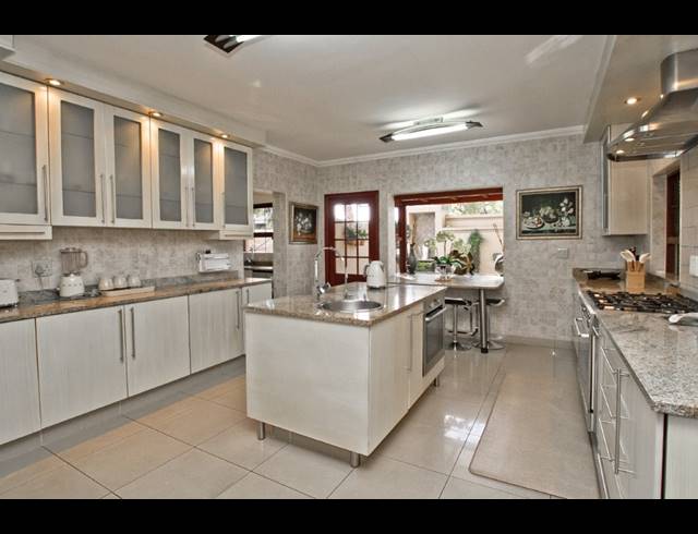 4 BEDROOM HOUSE FOR SALE IN KHYBER ROCK